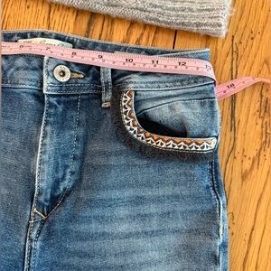 Mavi Blue Distressed Embroidered Cropped ankle Jeans